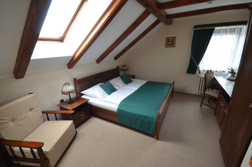 Velké Losiny Villa Zerotin Penzion Bed & Breakfast מראה חיצוני תמונה