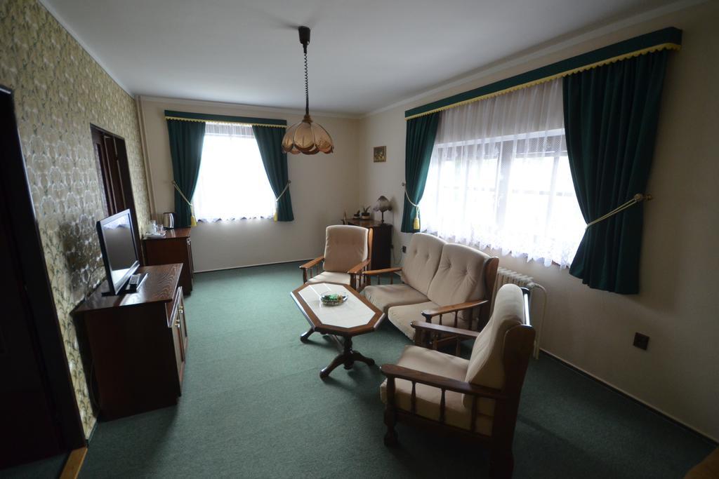 Velké Losiny Villa Zerotin Penzion Bed & Breakfast מראה חיצוני תמונה