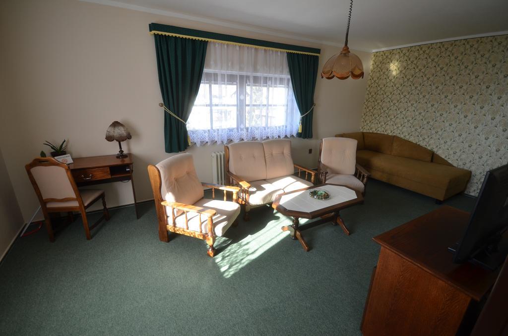 Velké Losiny Villa Zerotin Penzion Bed & Breakfast מראה חיצוני תמונה